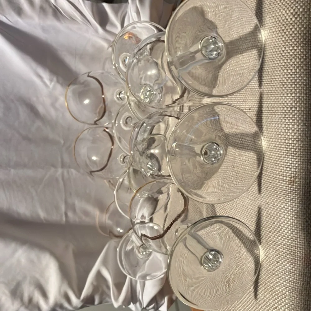 Like new.   Set of 9 simple wine glasses (from 1990s-2000s ). with gold edge - Picture 5 of 10